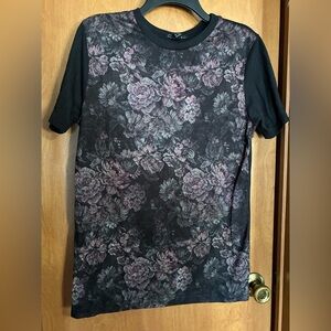 21men Black Short Sleeve Tee with Mauve Floral Print Size Small